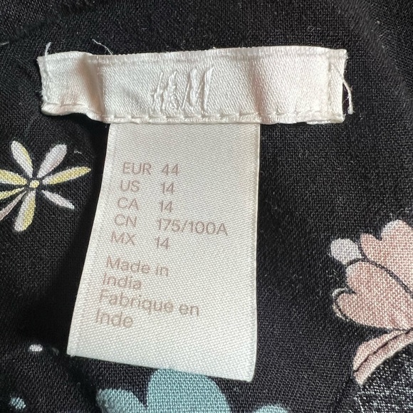 H&M women’s short sleeve Floral Black Dress/size 14 - Picture 9 of 9